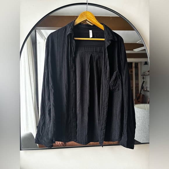 GENTLE FAWN | Piage button down top | size medium - Picture 5 of 5